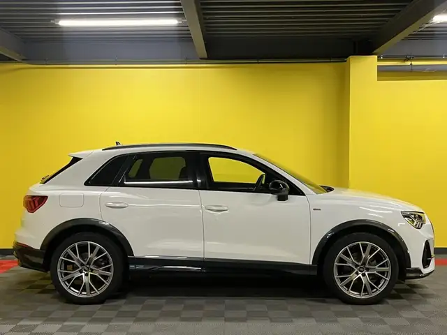 Audi Q3 view 4