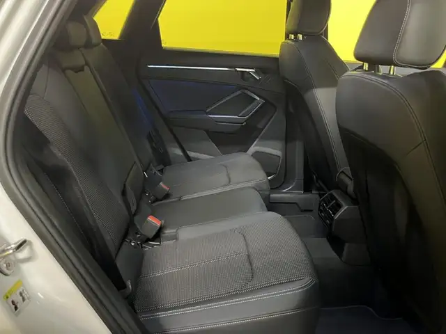 Audi Q3 view 13