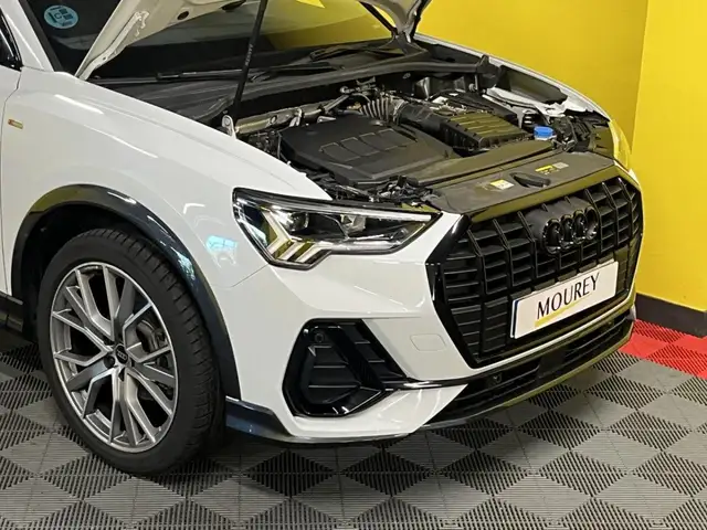 Audi Q3 view 10