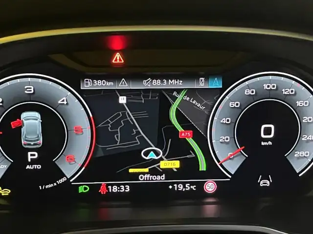 Audi Q3 view 6