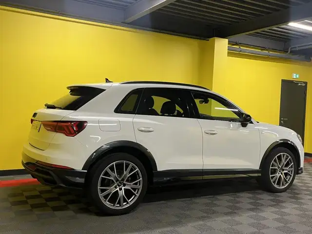 Audi Q3 view 5