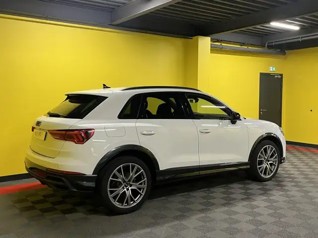 Audi Q3 view 26