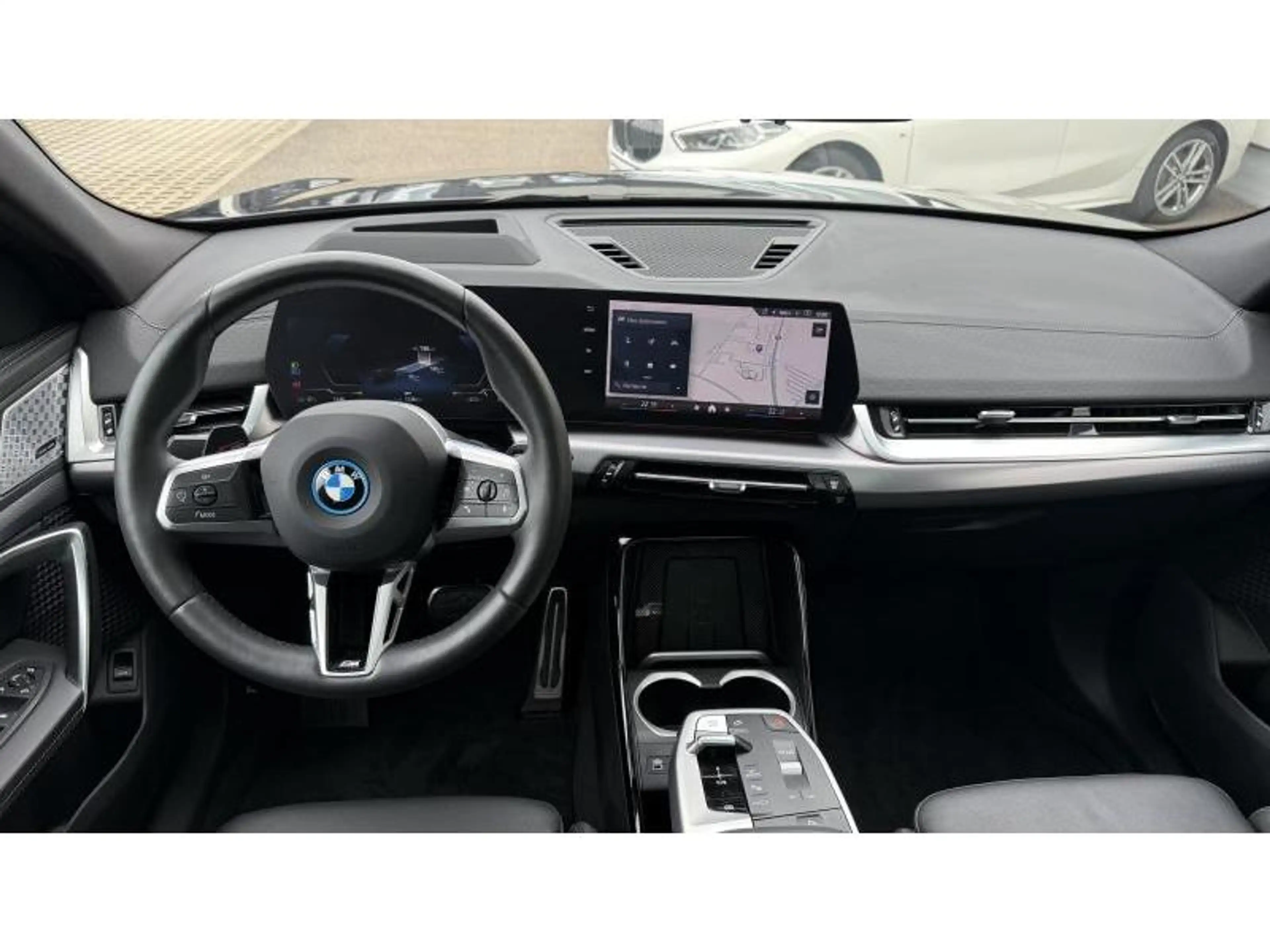 BMW iX2 eDrive 20 Pack M Sport Toit Panoramique *TVA* — photo 13