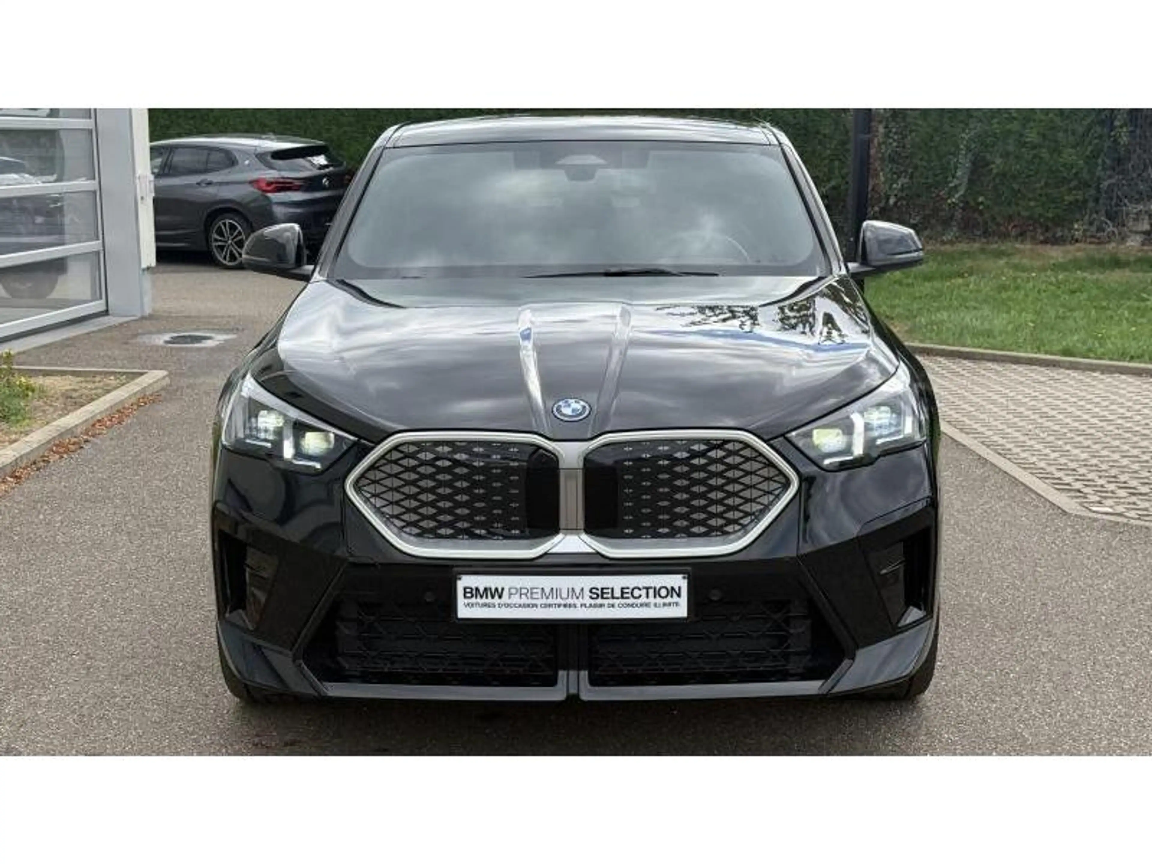 BMW iX2 eDrive 20 Pack M Sport Toit Panoramique *TVA* — photo 2