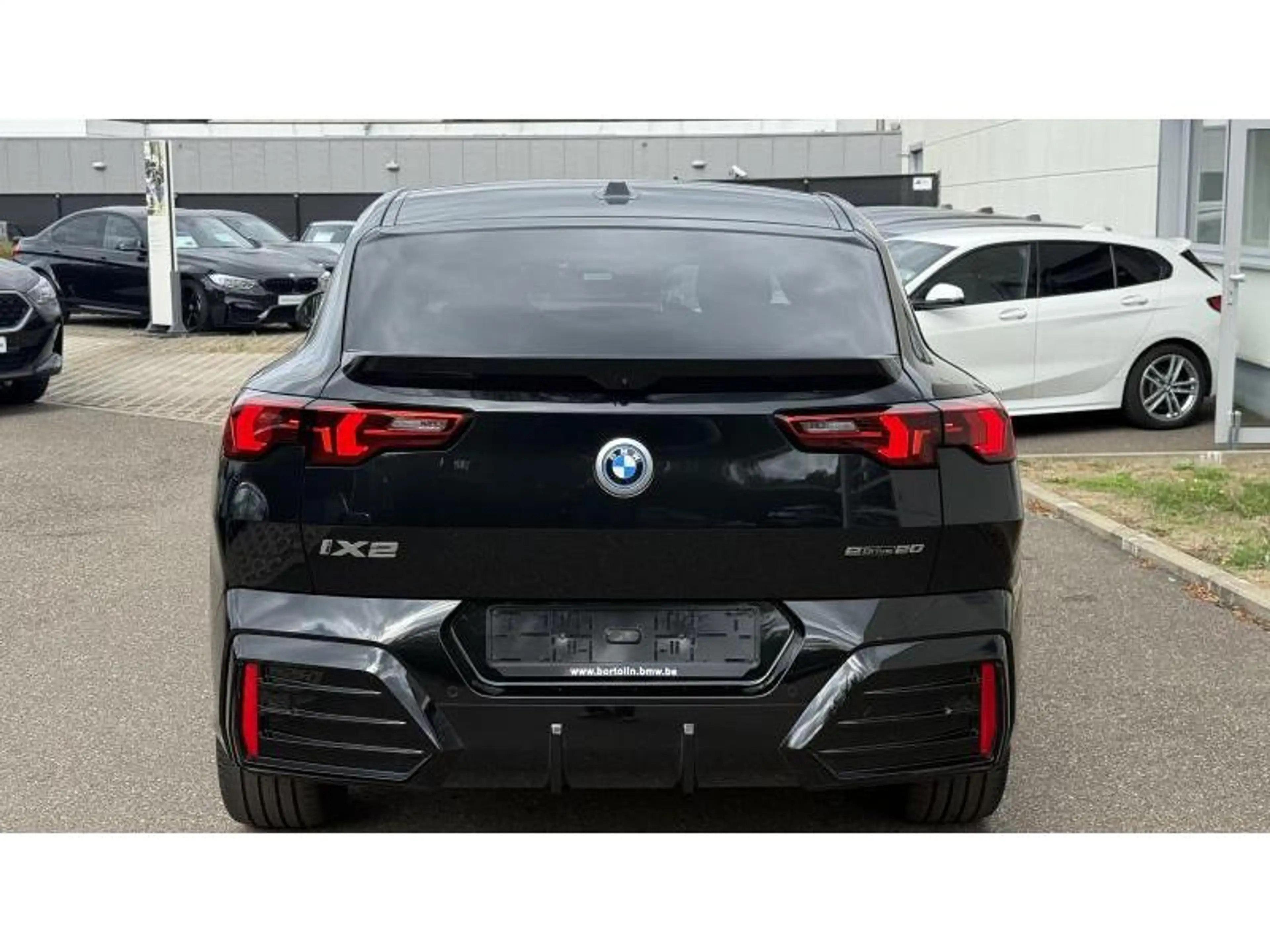 BMW iX2 eDrive 20 Pack M Sport Toit Panoramique *TVA* — photo 4