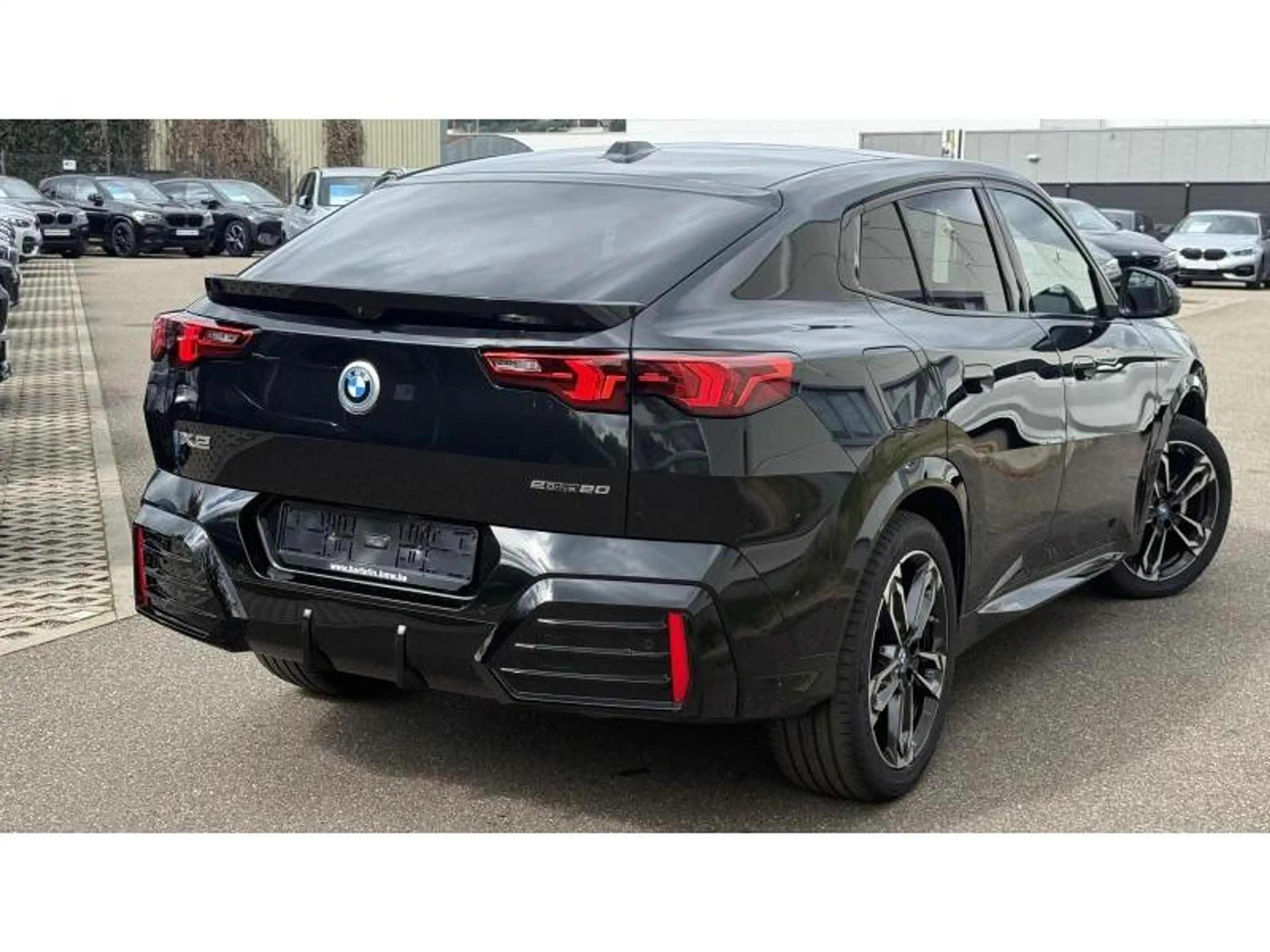 BMW iX2 eDrive 20 Pack M Sport Toit Panoramique *TVA* — photo 5