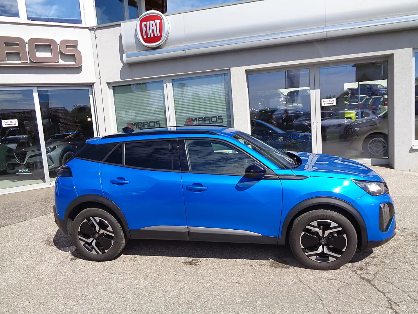 Peugeot 2008 PureTech 100 S&S Allure 6-Gang-Manuell Blau - 2