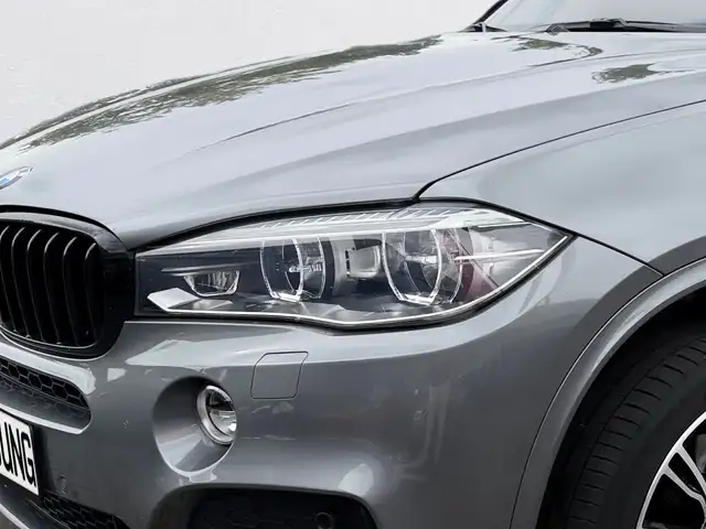 BMW X5 view 2