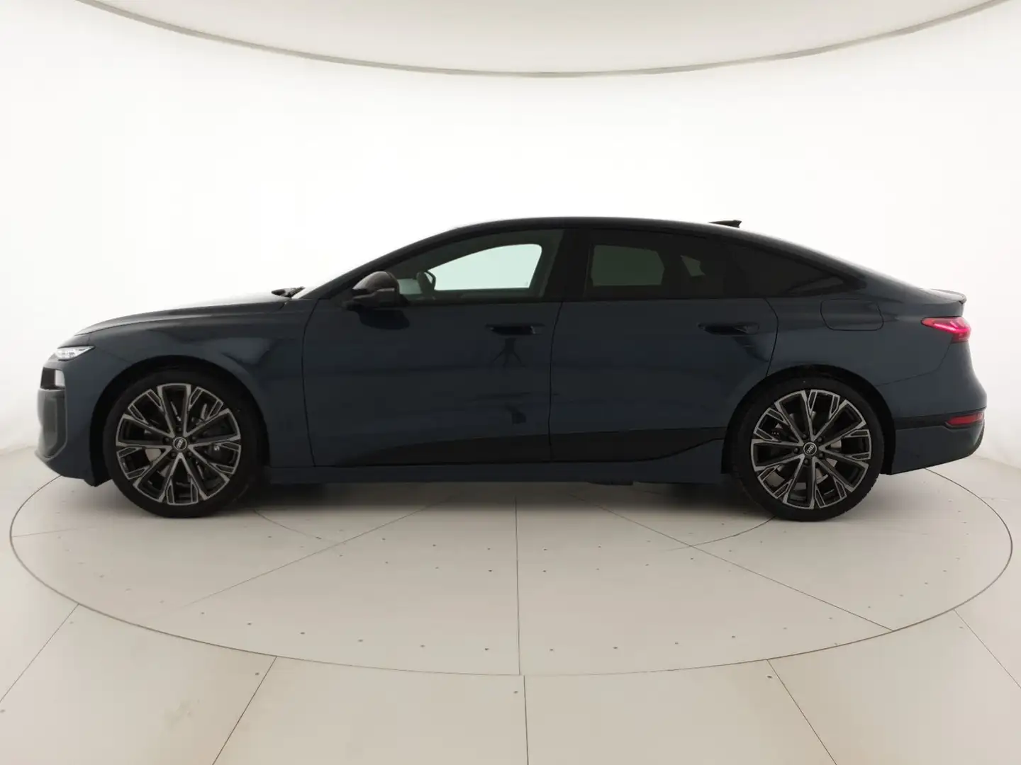 Audi e-tron Sportback 551CV quattro Sport Attitude Blu/Azzurro - 2