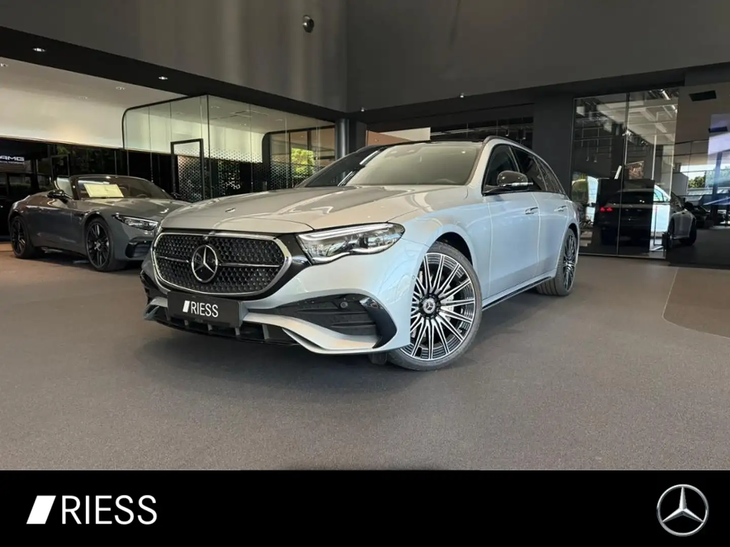 Mercedes-Benz E 450 d T 4M AMG+PANO+KEYL+STDHZG+HUD+AIRM+AHK+360° Silber - 1
