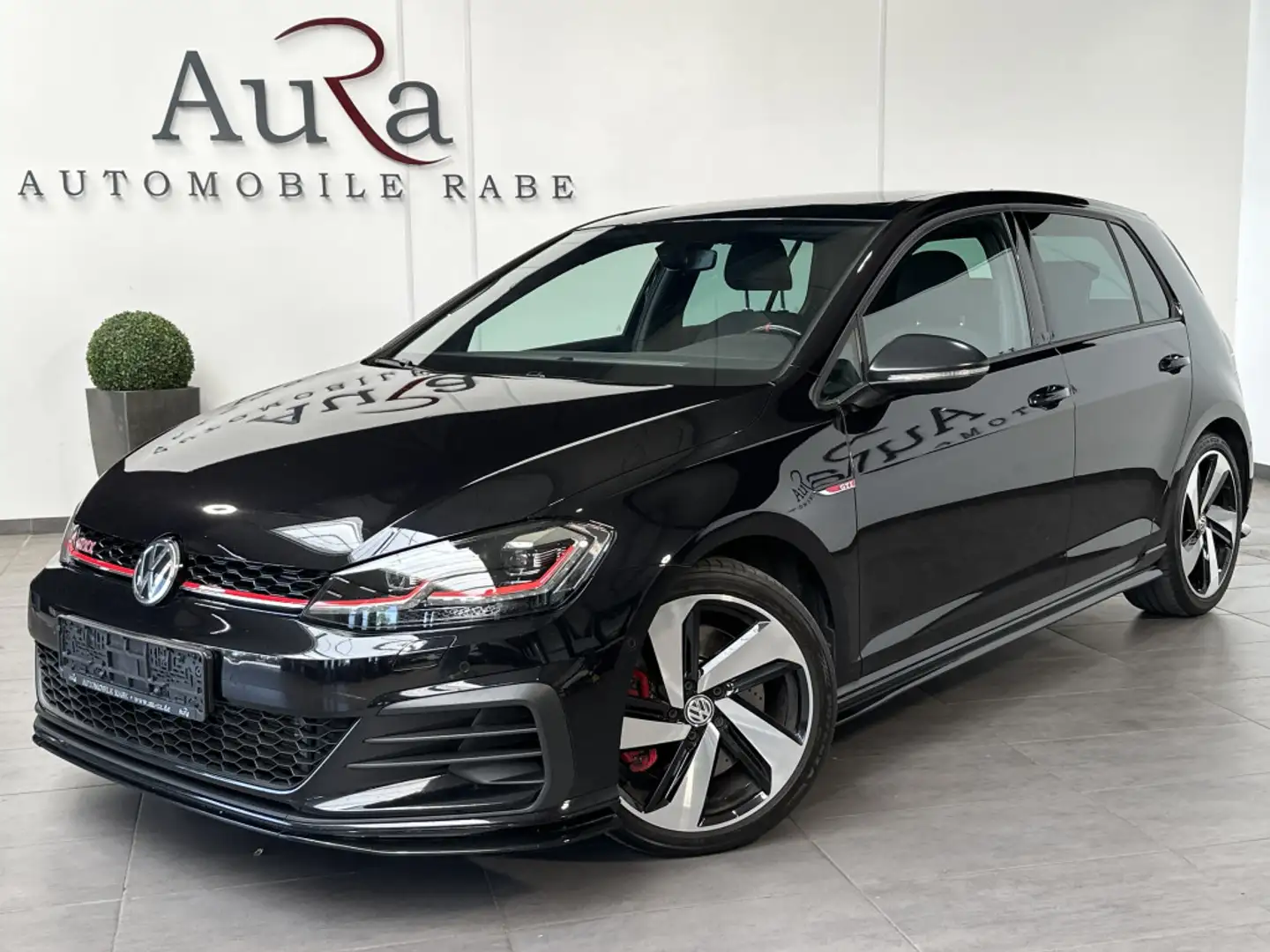 Volkswagen Golf GTI 2.0 TSI DSG TCR NAV+LED+ACC+PANO+KAMERA Schwarz - 1