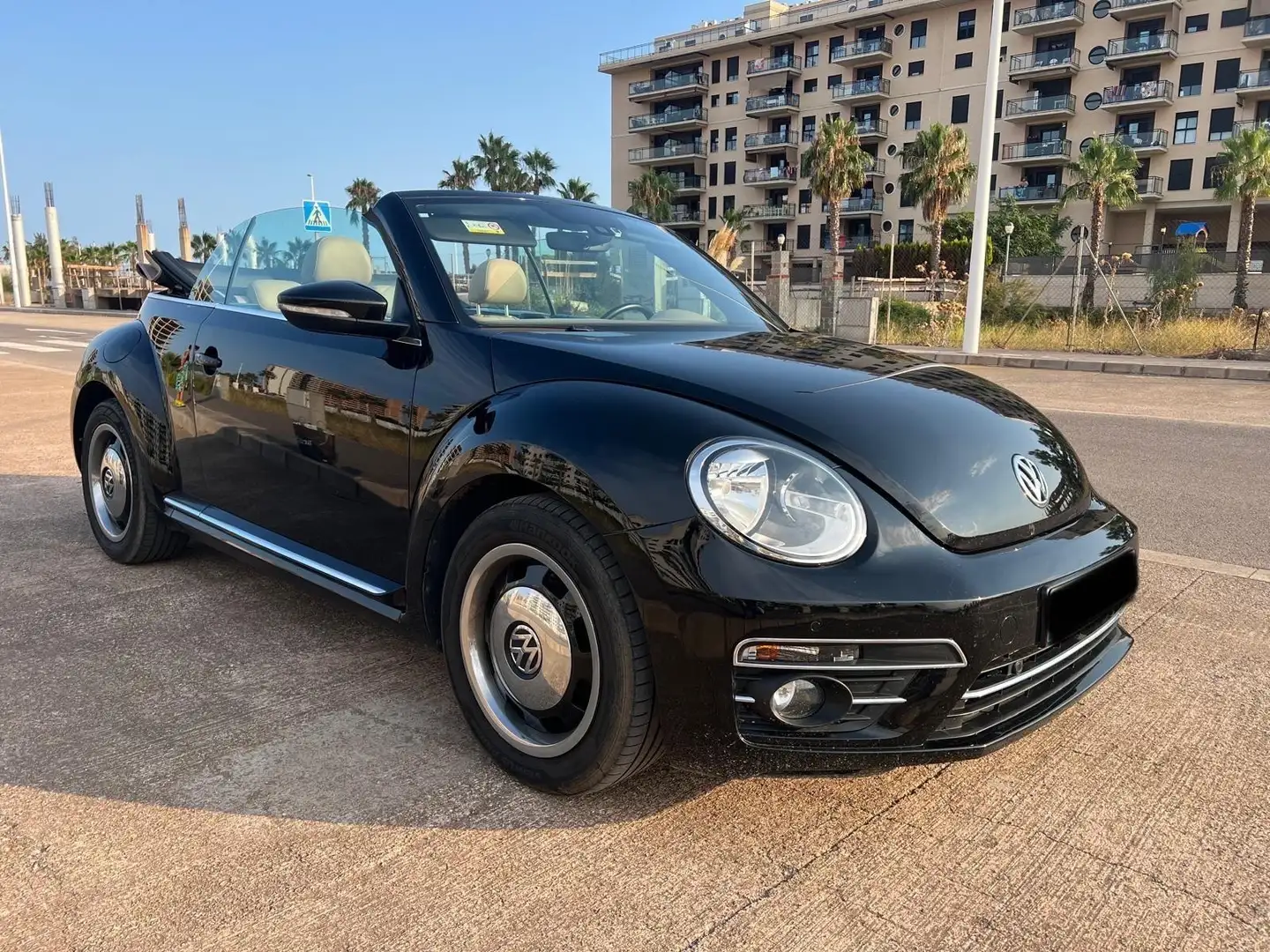 Volkswagen Beetle Cabrio 1.4 TSI Dune DSG 110kW - 1