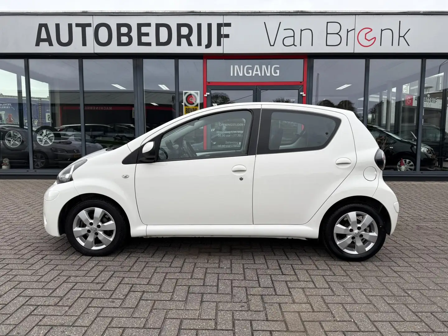 Toyota Aygo 1.0 VVT-i Elek. ramen | Airco | Navi | Bluetooth Blanc - 2