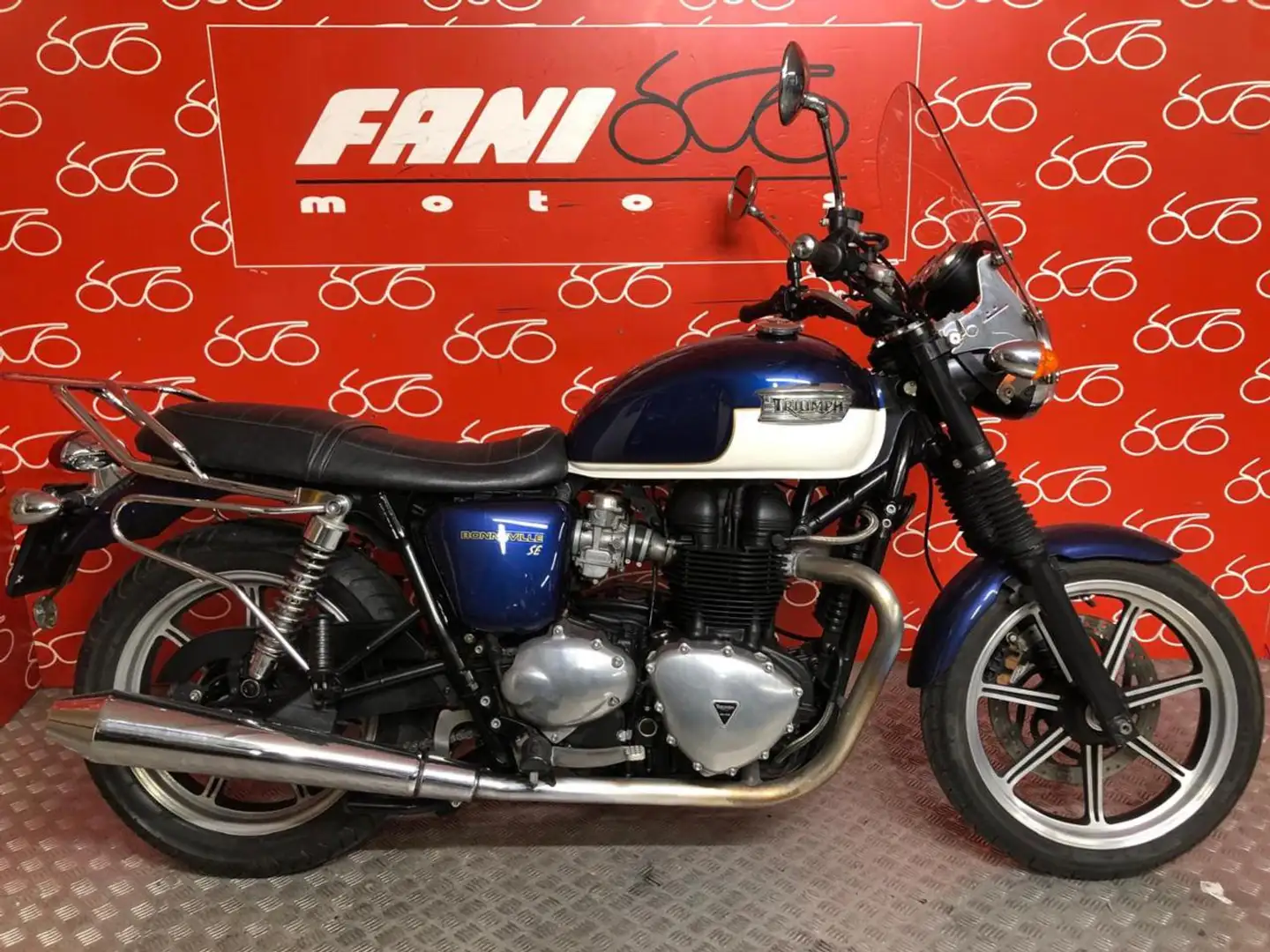 Triumph Bonneville SE T 100 Bílá - 1