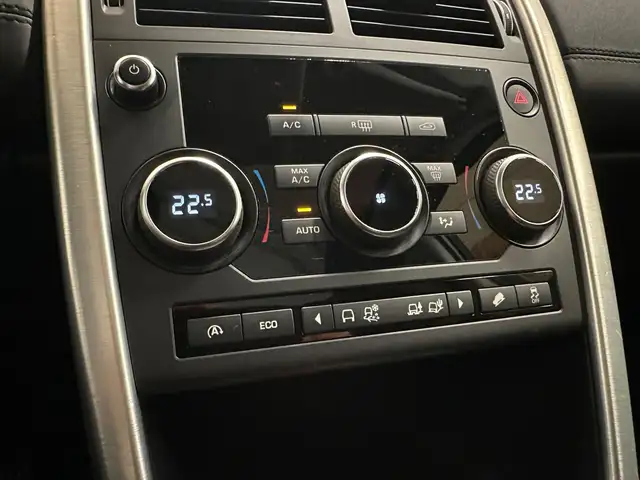 Land Rover Discovery Sport view 12