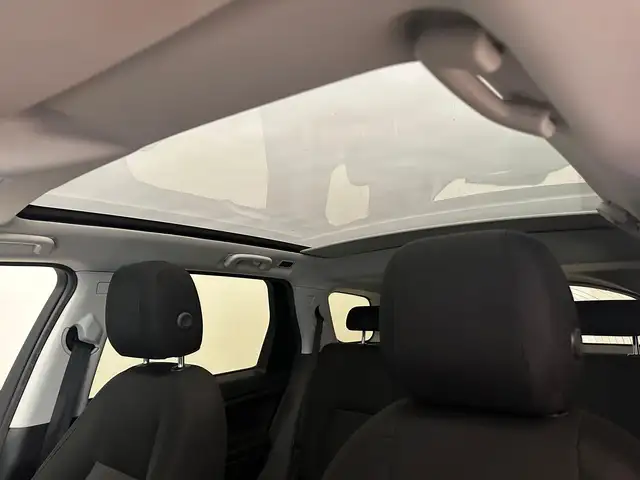 Land Rover Discovery Sport view 10