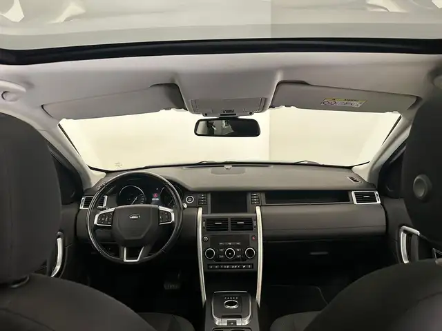 Land Rover Discovery Sport view 4