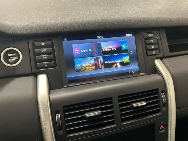 Land Rover Discovery Sport view 13