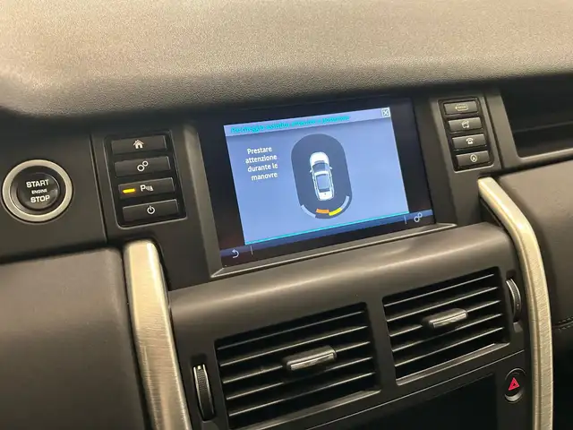 Land Rover Discovery Sport view 14