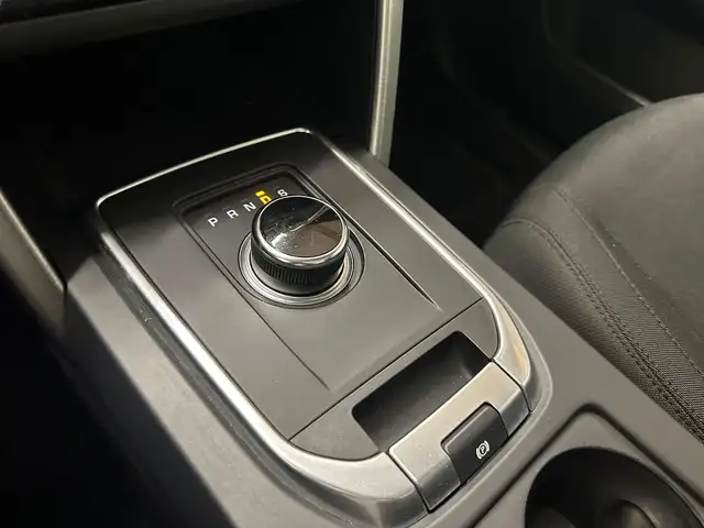 Land Rover Discovery Sport view 11