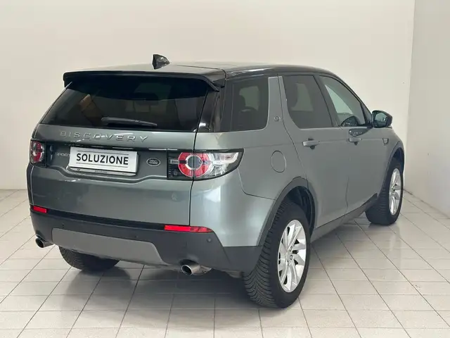 Land Rover Discovery Sport view 2