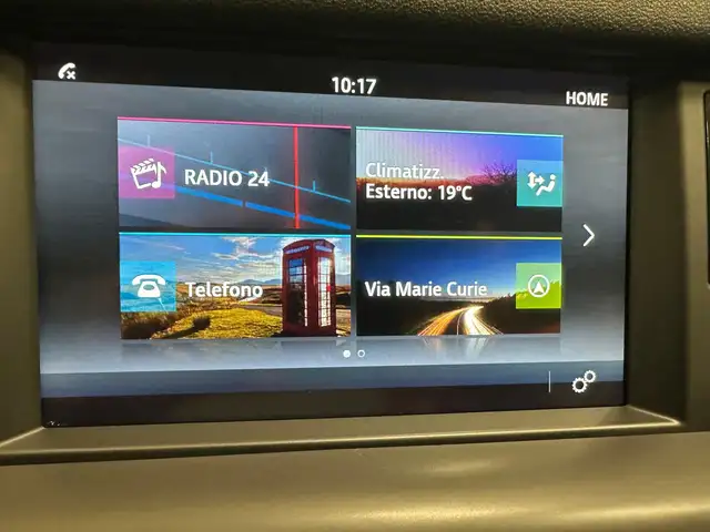 Land Rover Discovery Sport view 15