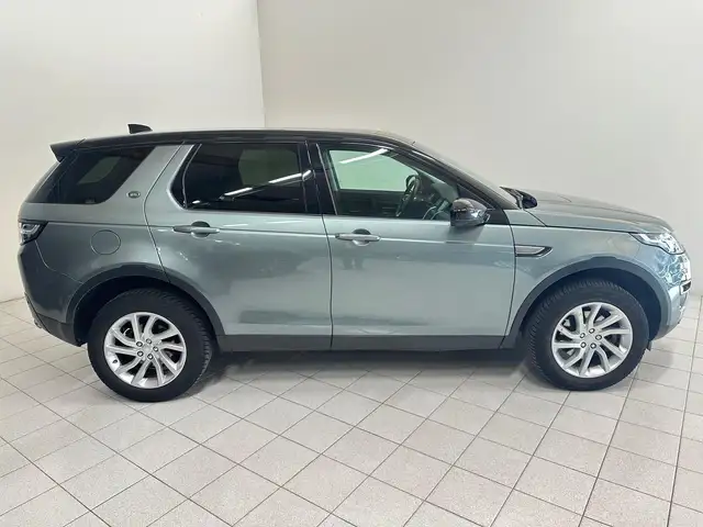 Land Rover Discovery Sport view 6