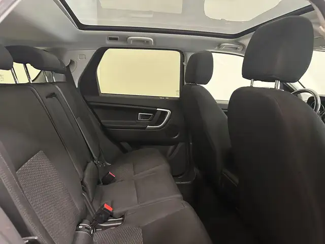 Land Rover Discovery Sport view 5