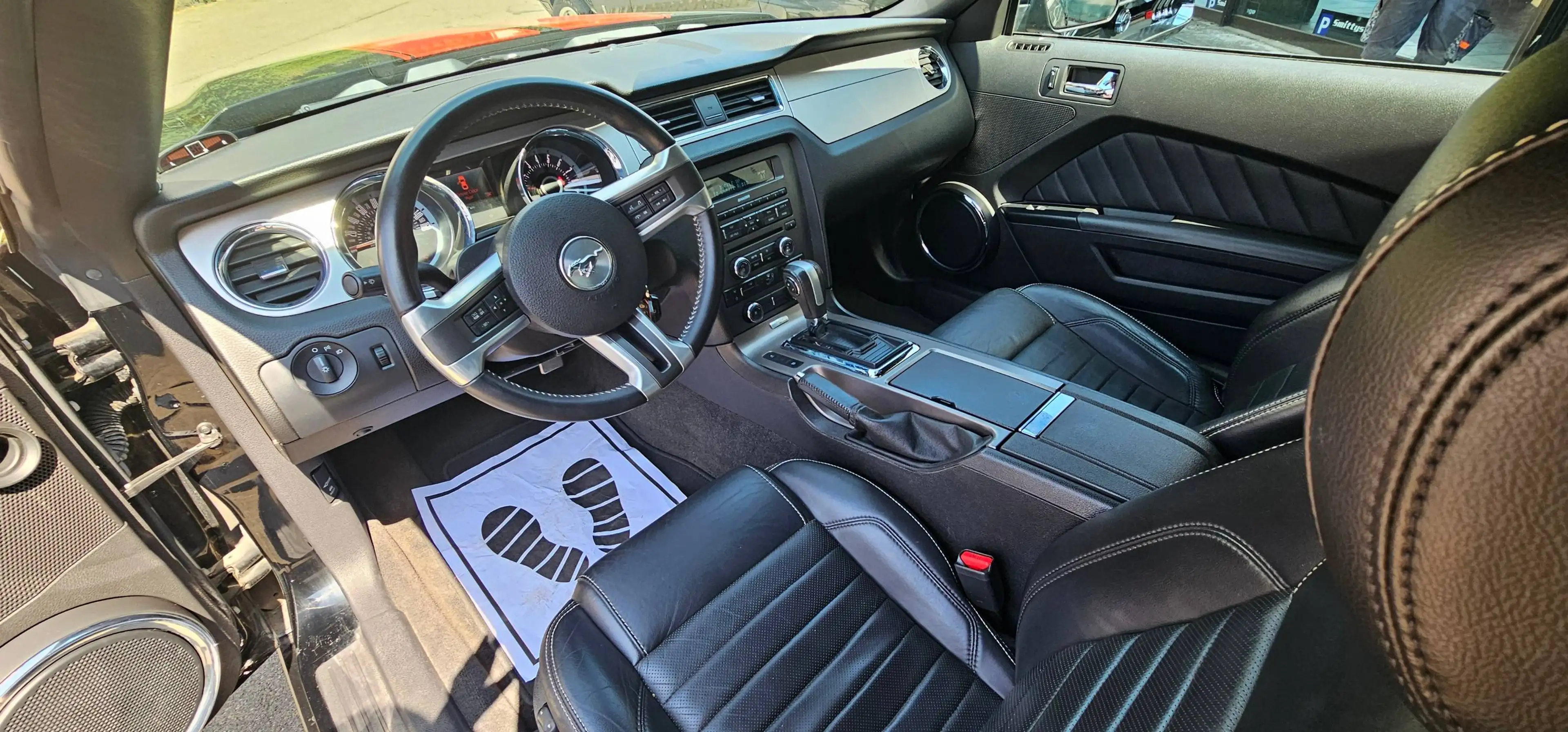 Ford Mustang V6 Cabrio — photo 14