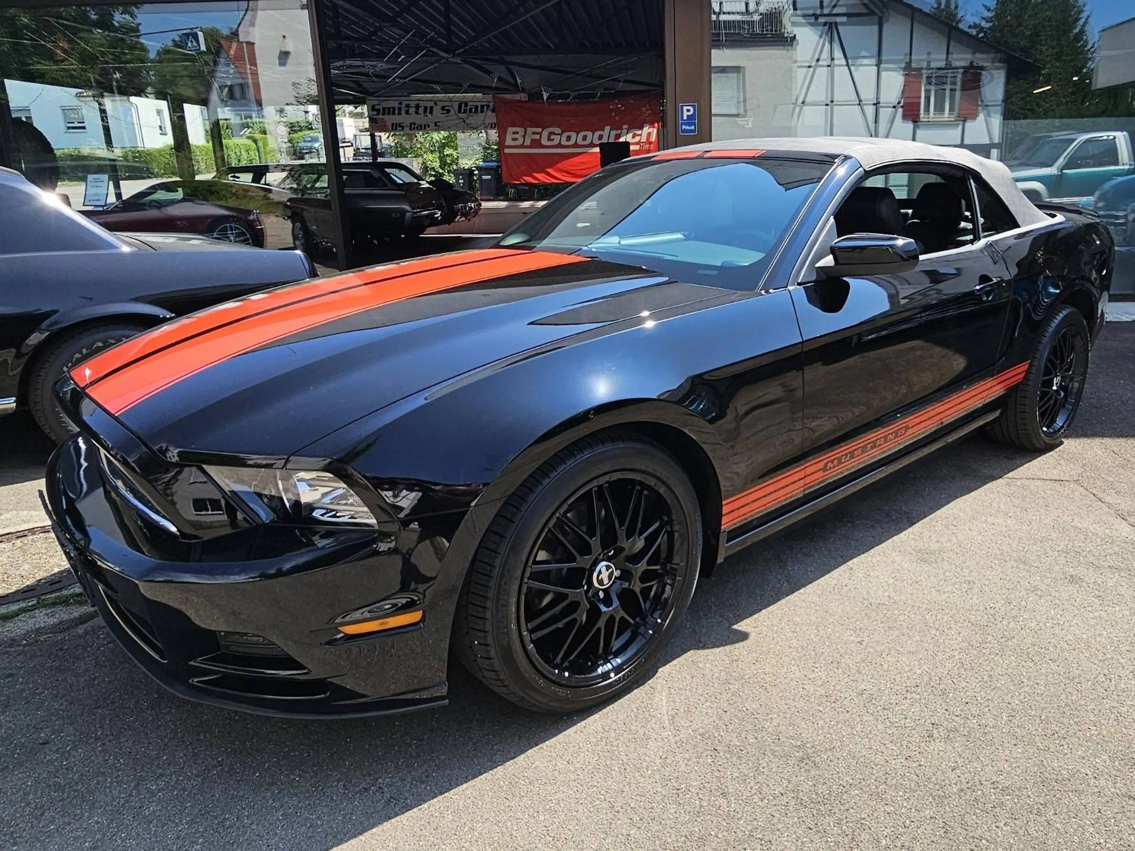 Ford Mustang V6 Cabrio — photo 2