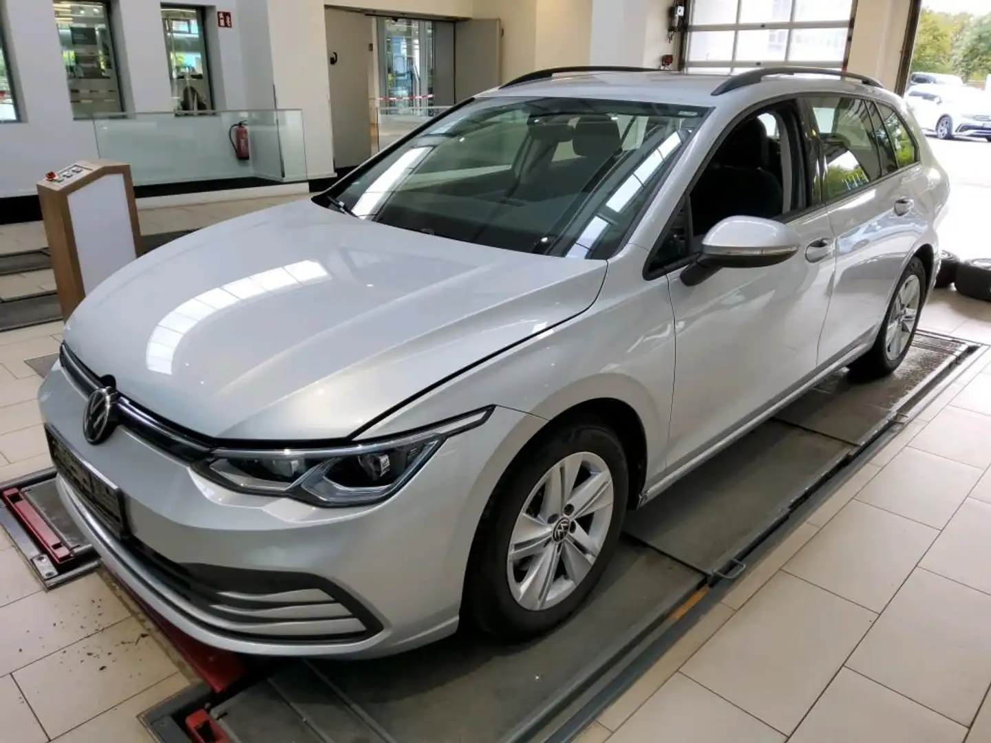 Volkswagen Golf Variant 1.5 eTSI OPF DSG Life Silber - 2