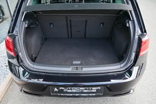 Volkswagen Golf view 8