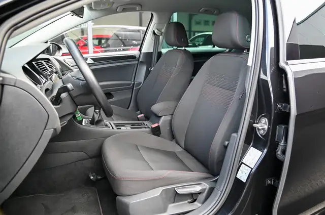 Volkswagen Golf view 12