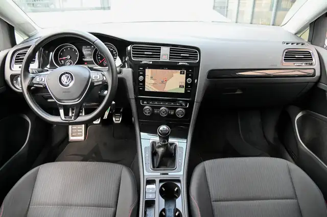 Volkswagen Golf view 10