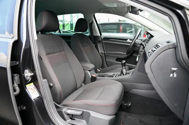 Volkswagen Golf view 13