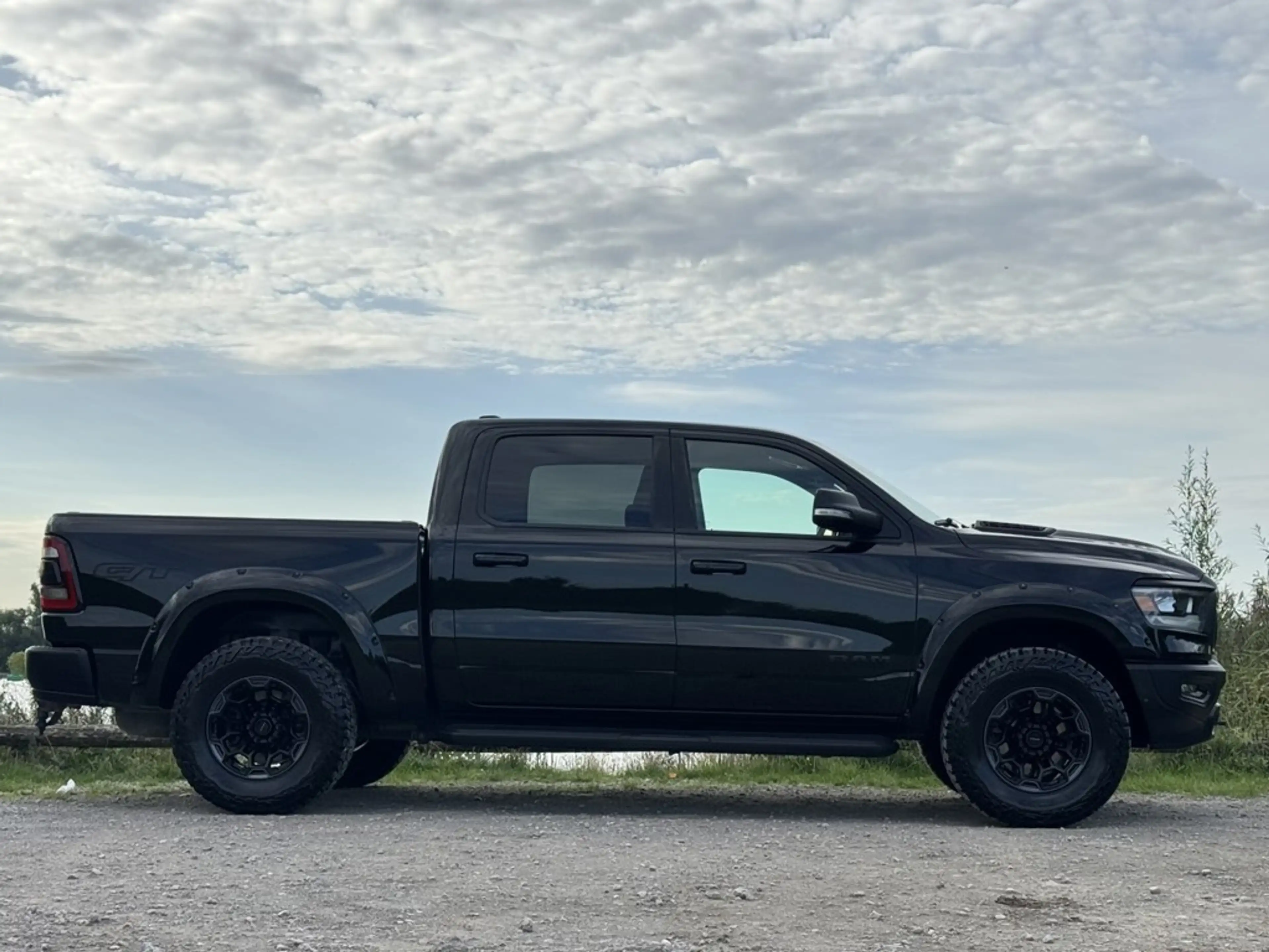 Dodge RAM 1500 REBEL GT 5.7L V8 WIDEBODY, ORIG NED, TRX STYL — photo 3