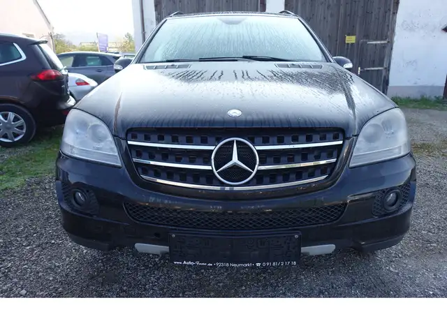 Mercedes-Benz M Class view 2