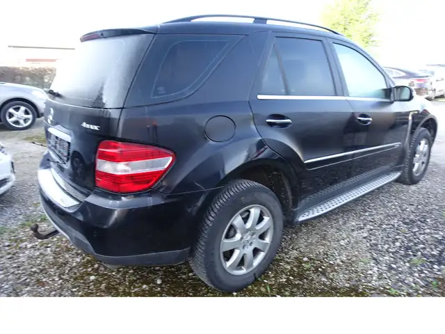 Mercedes-Benz M Class view 4