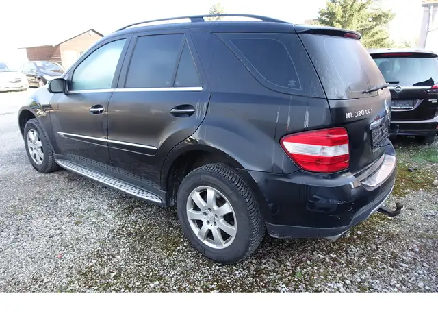 Mercedes-Benz M Class view 6