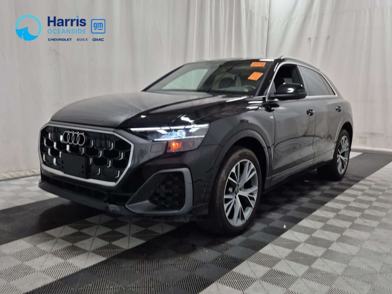 2025 Audi Q8 Progressiv *INCOMING UNIT*