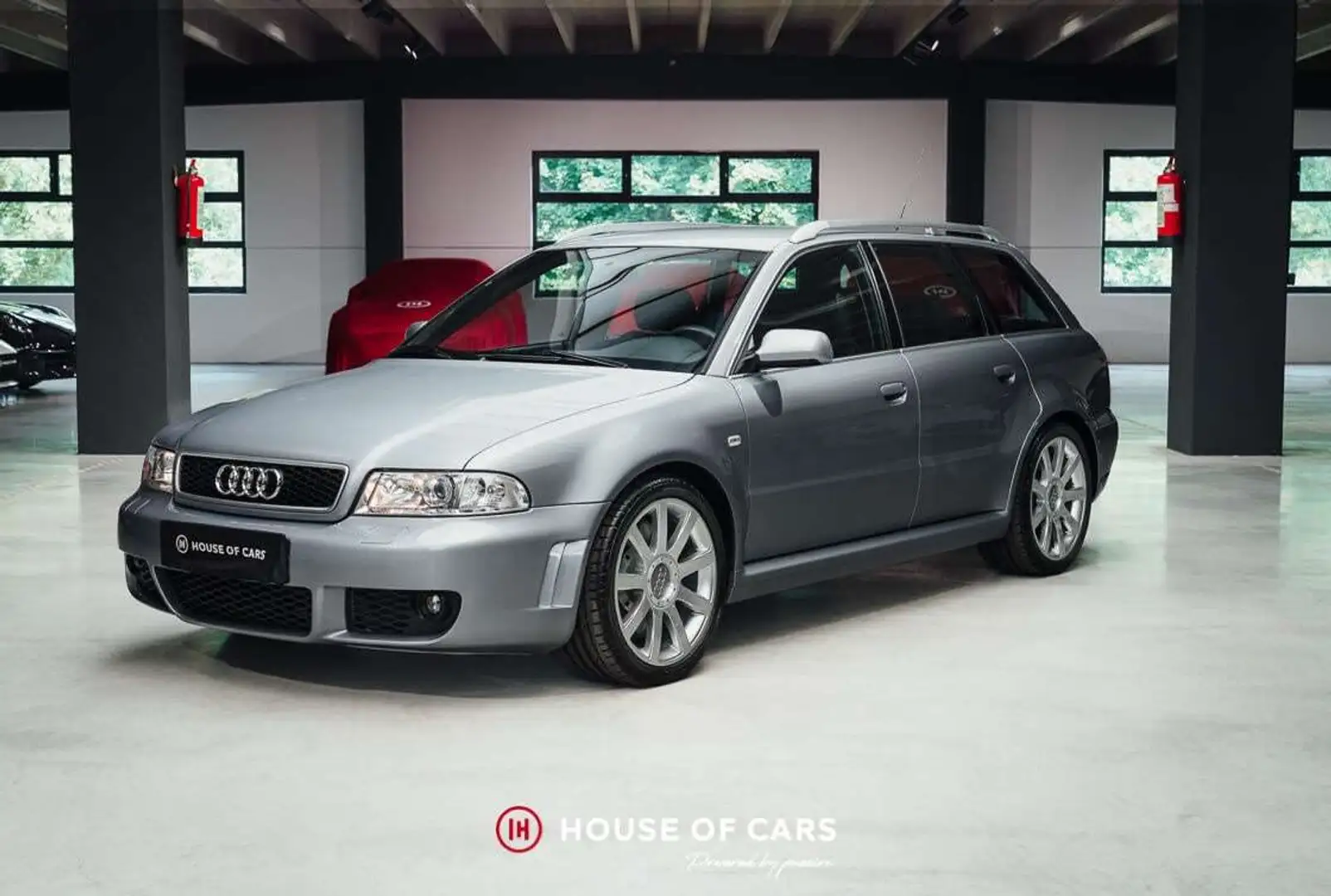 Audi RS4 B5 AVANT 1ST PAINT - LOW MILEAGE - COLLECTOR Stříbrná - 2