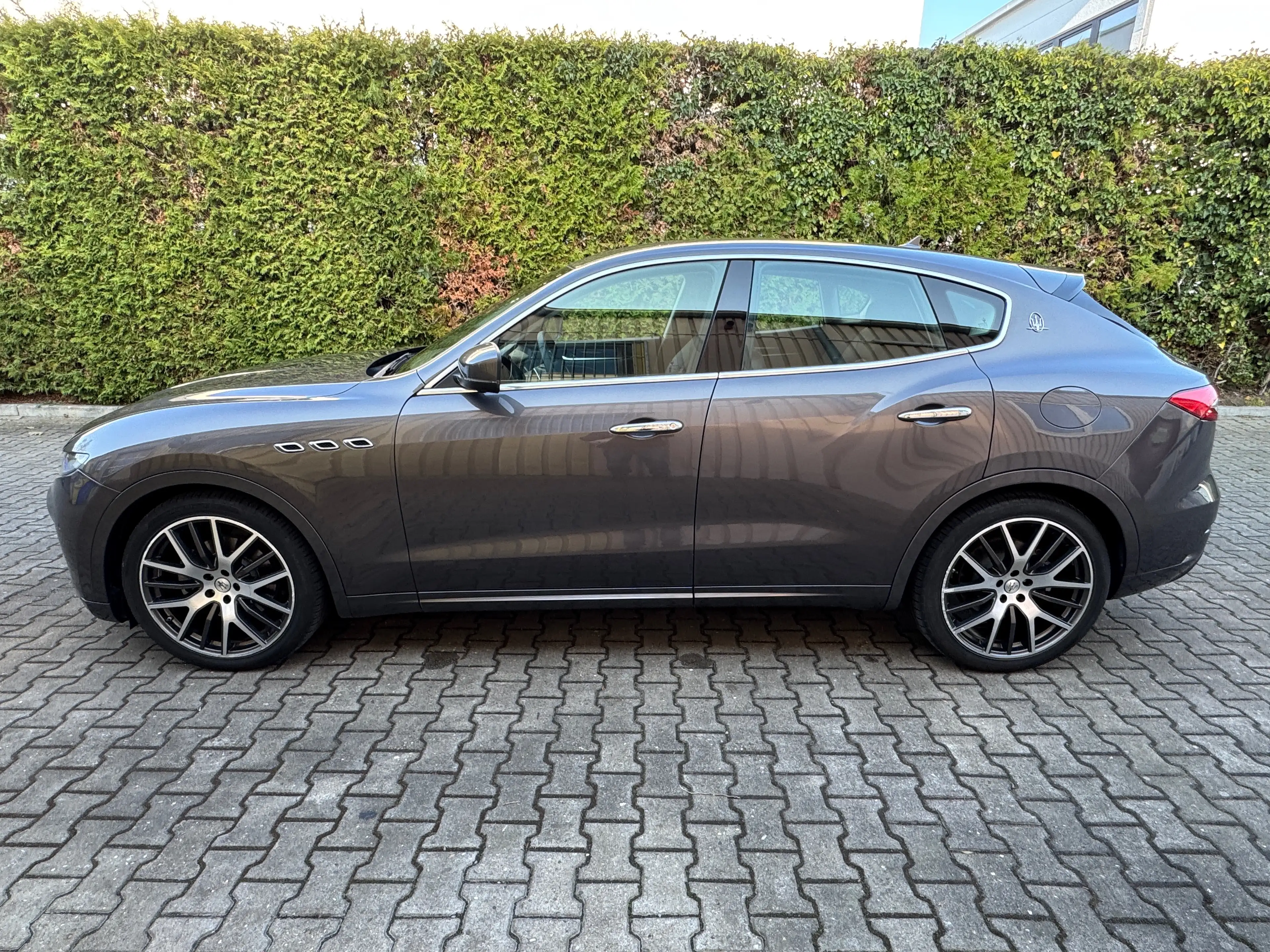 Maserati Levante Diesel V6 GranLusso*DAB*21zoll*Voll-Leder — photo 2