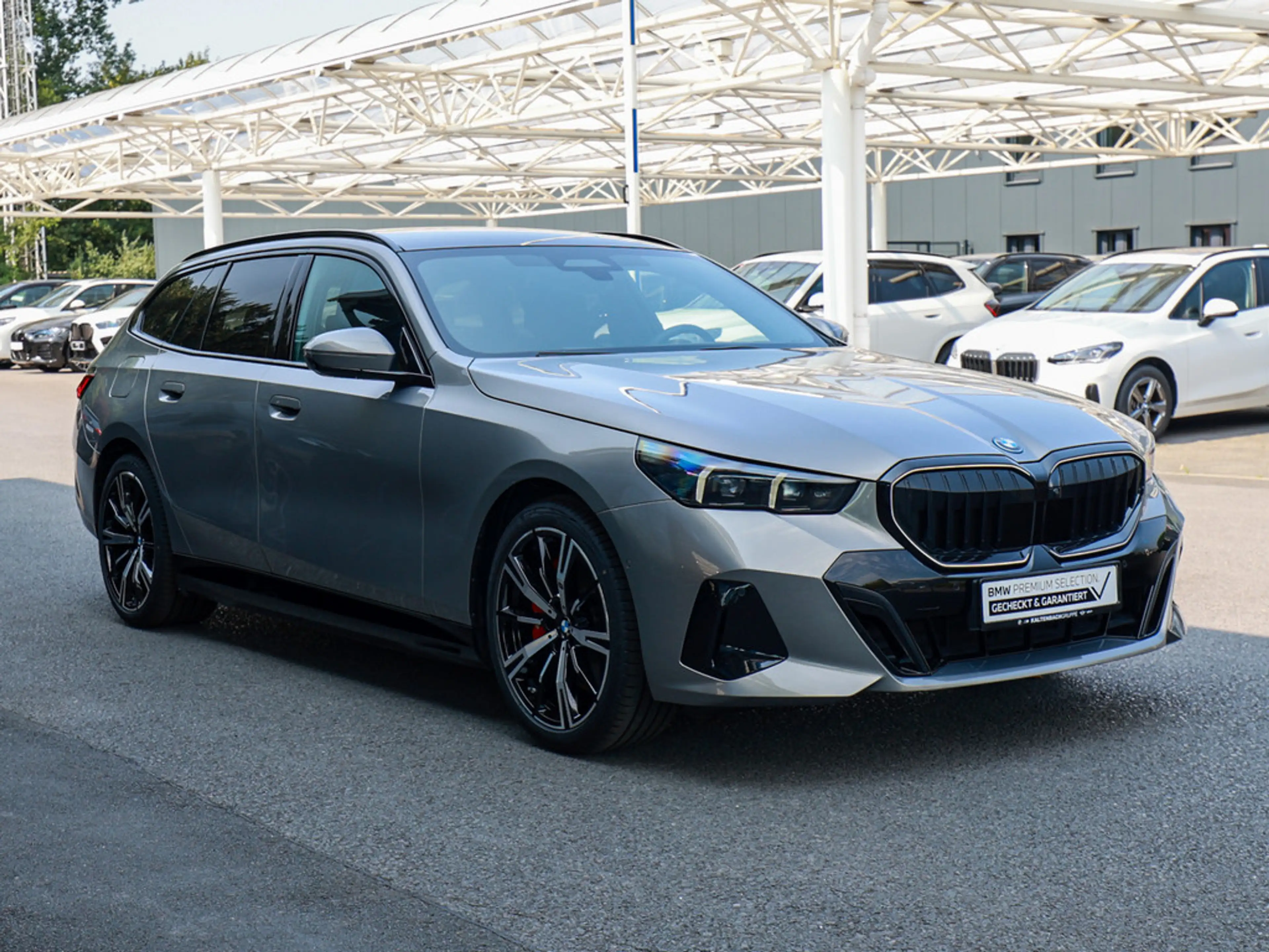 BMW 550 e Touring xDrive M-Sport Pro PANO AHK HUD — photo 4