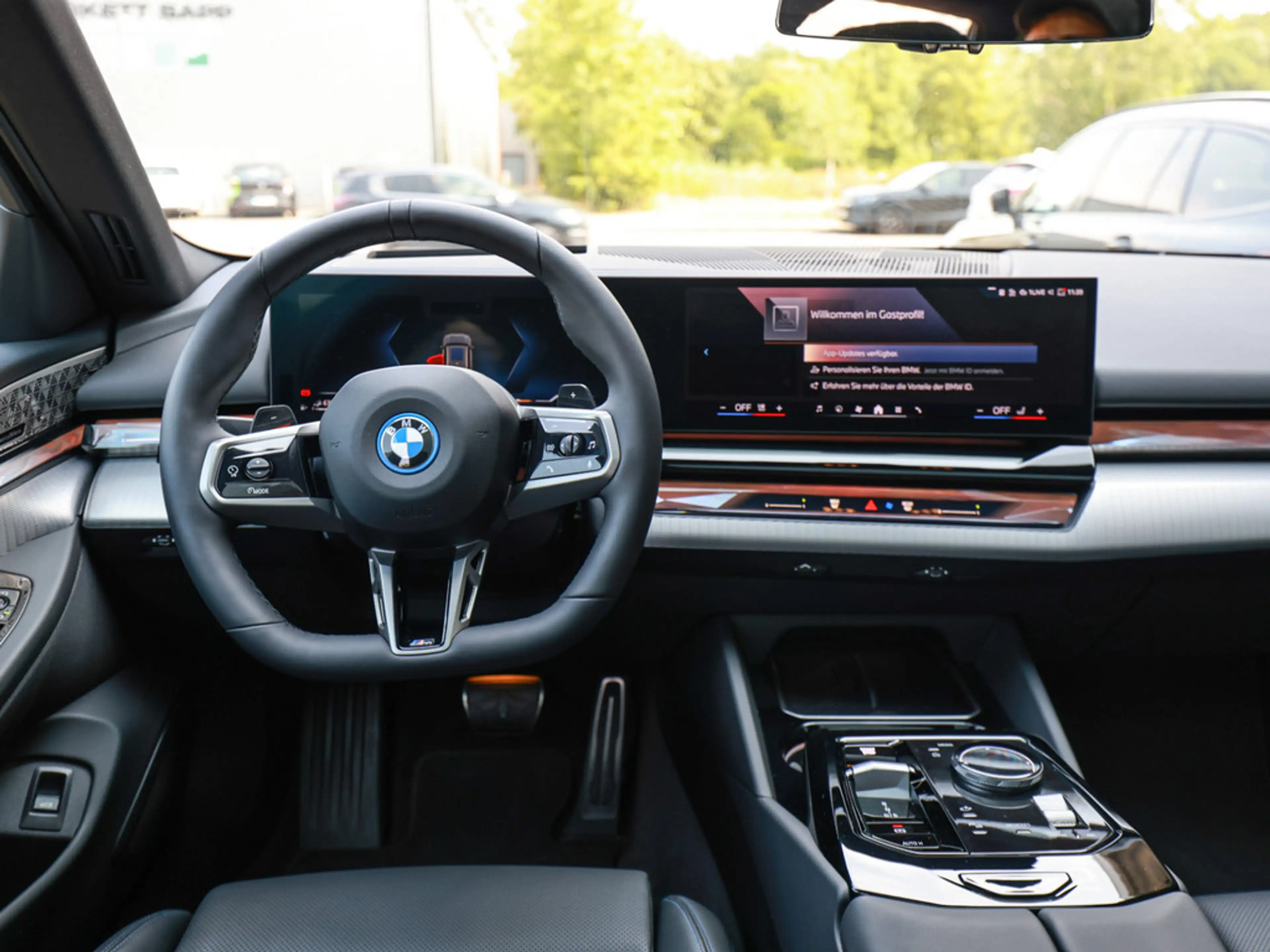 BMW 550 e Touring xDrive M-Sport Pro PANO AHK HUD — photo 15