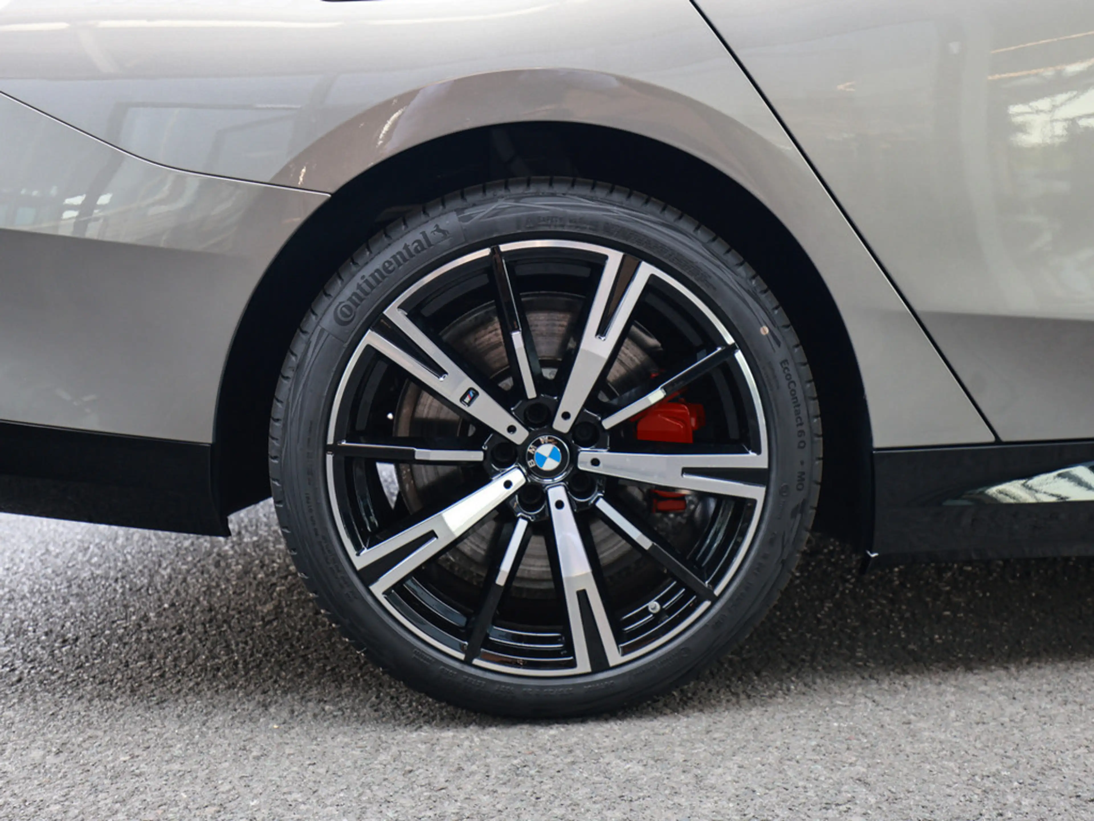 BMW 550 e Touring xDrive M-Sport Pro PANO AHK HUD — photo 10