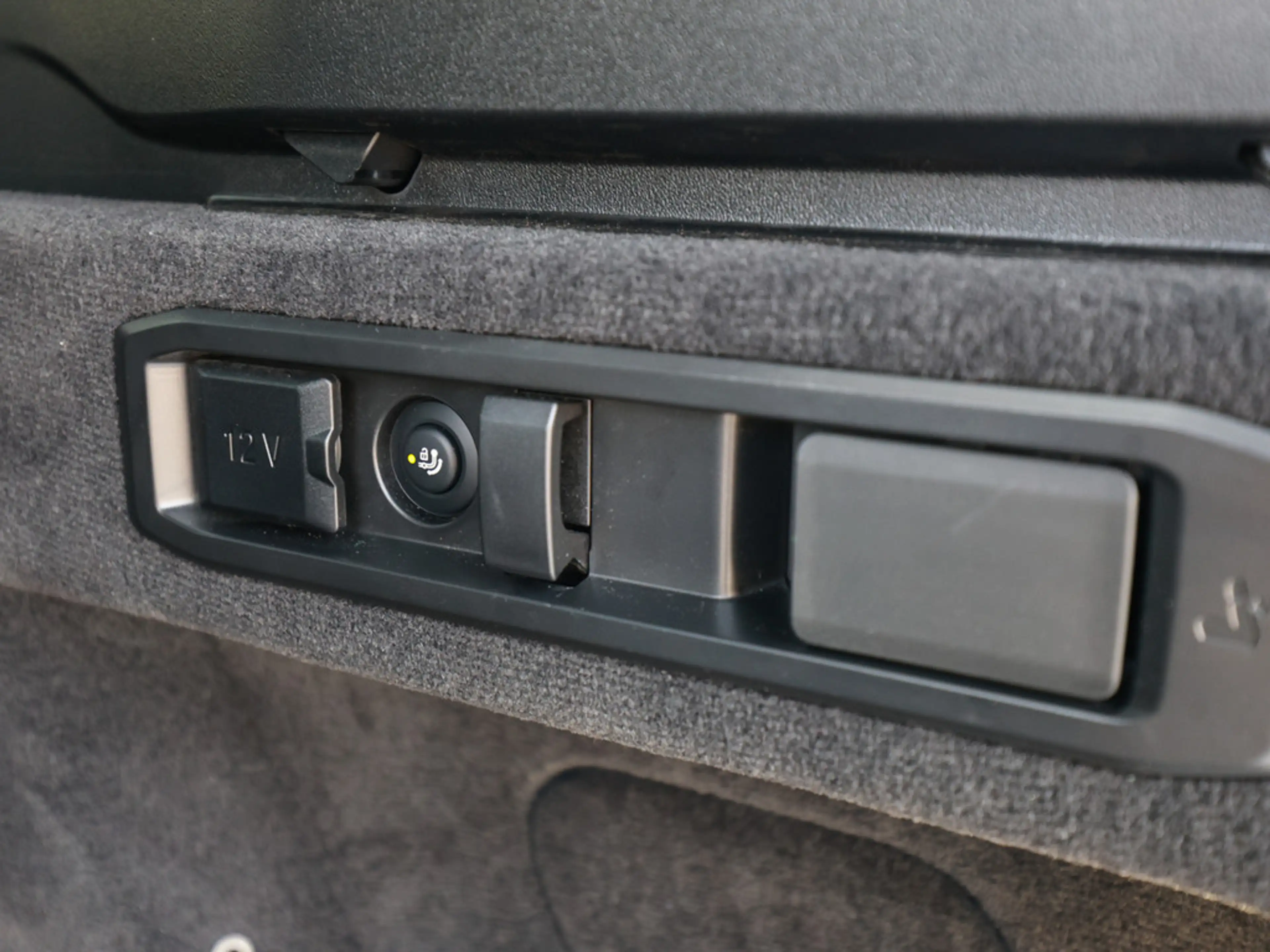 BMW 550 e Touring xDrive M-Sport Pro PANO AHK HUD — photo 12