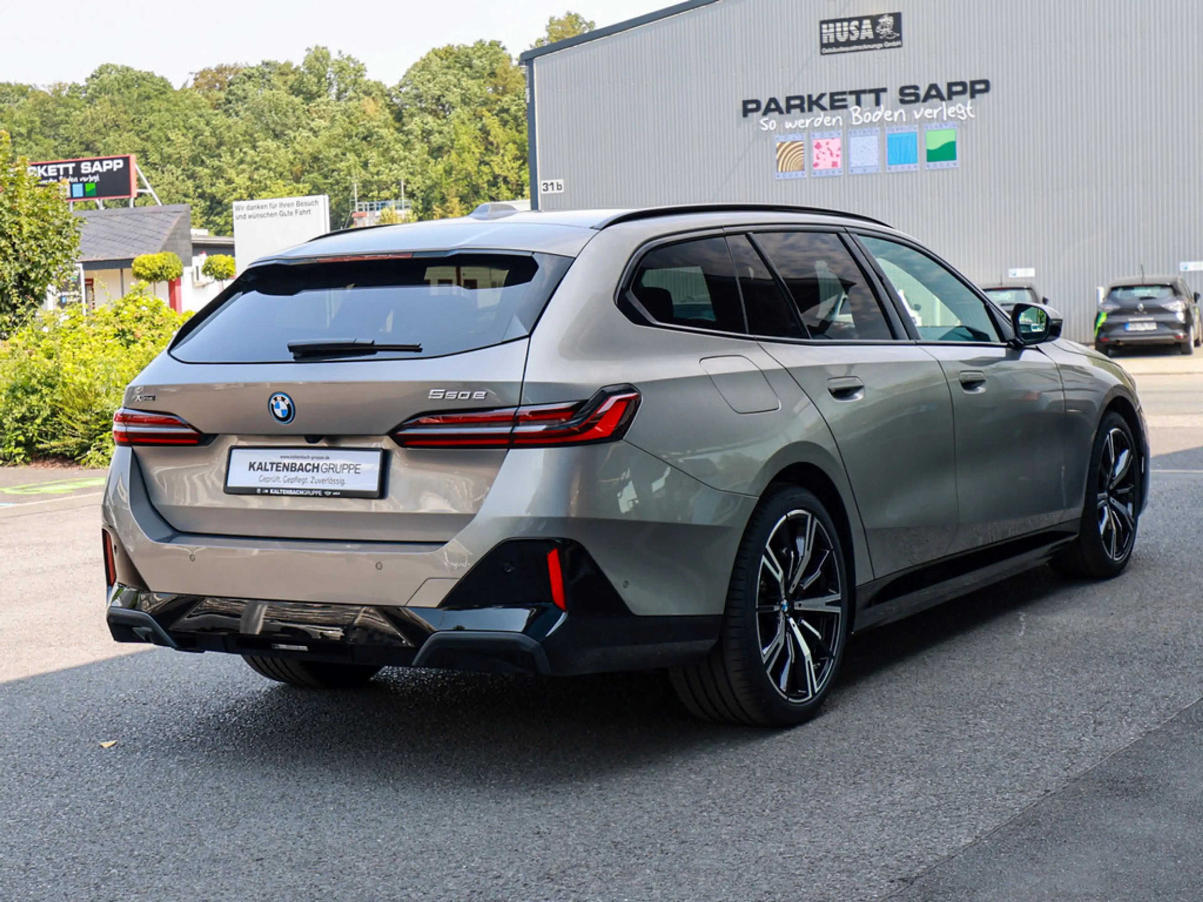 BMW 550 e Touring xDrive M-Sport Pro PANO AHK HUD — photo 5
