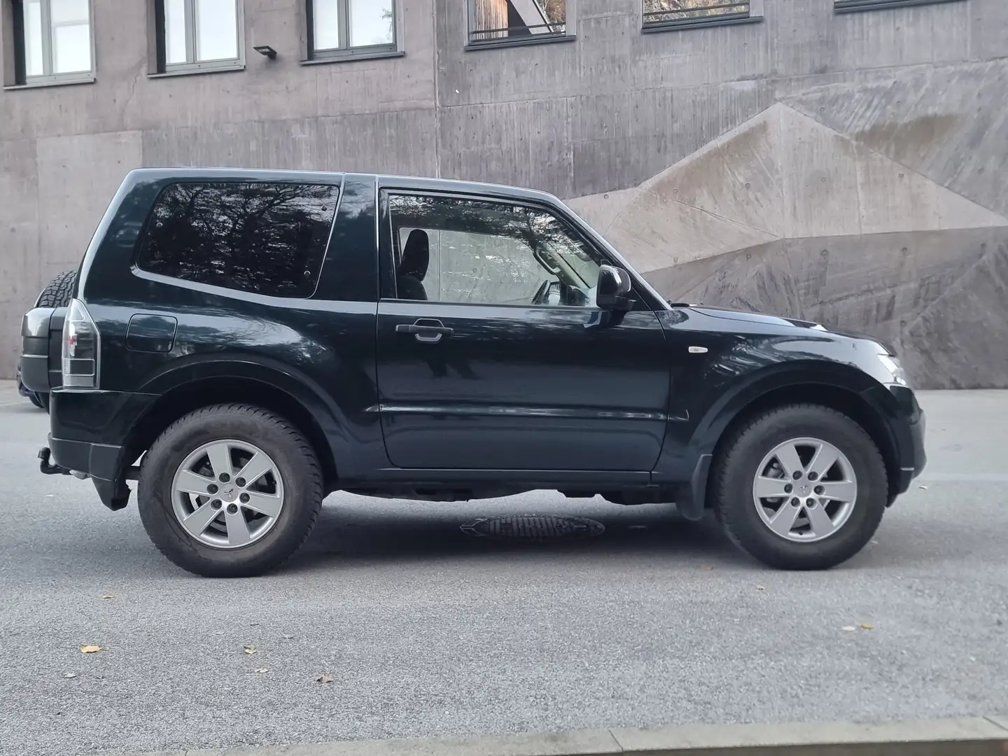 Mitsubishi Pajero 3.2 DI-D Inform (3-trg.)///Reserviert/// Grün - 2