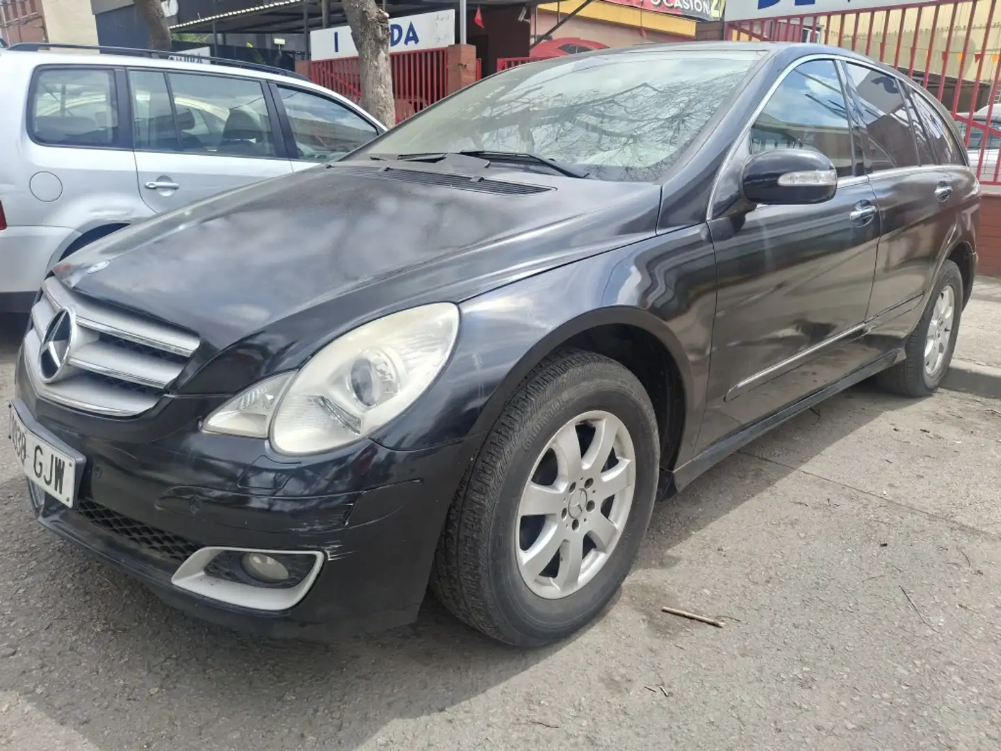 Mercedes-Benz R 320 350 4M Largo Aut. Černá - 1