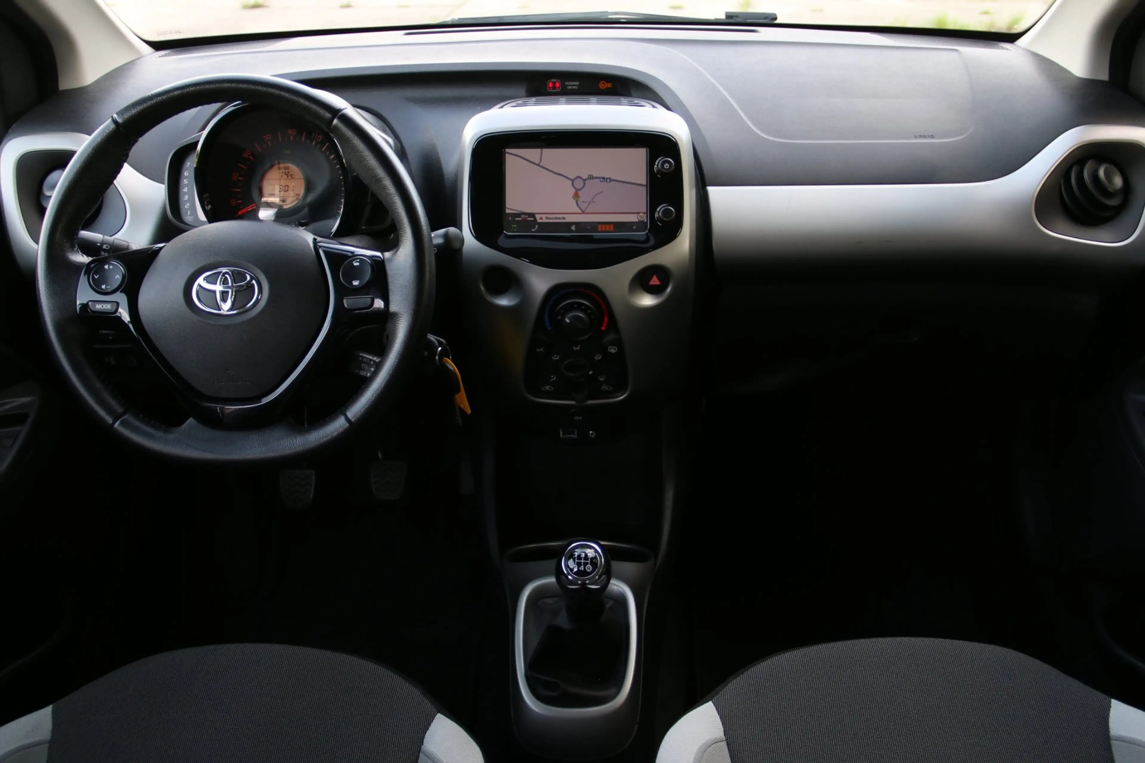 Toyota Aygo 1.0 VVT-i x-play AIRCO NL-AUTO NAP! — photo 11